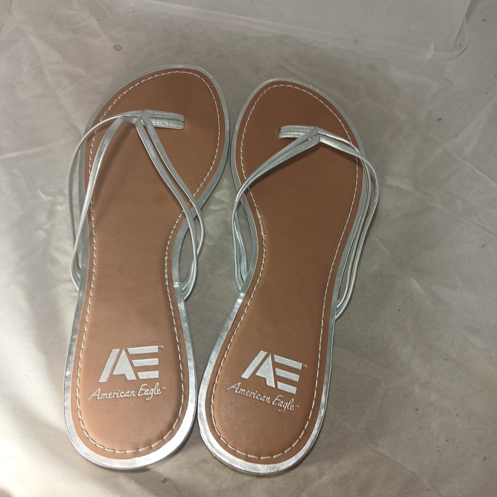 American Eagle‎ Thong Sandals 12 Silver Metallic Multi-Strap Casual Summer Flat - Picture 6 of 9